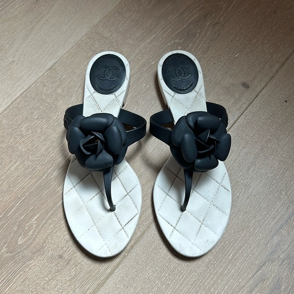 Chanel Camelia Thong Sandals in Black and White, Size EU 40 - Picture 1 of 9